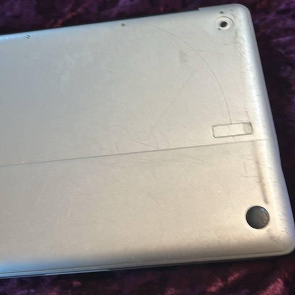 Lot of Apple Products PARTS ONLY 4 MacBooks , 4 chargers, 2 old iPhones - Picture 8 of 16